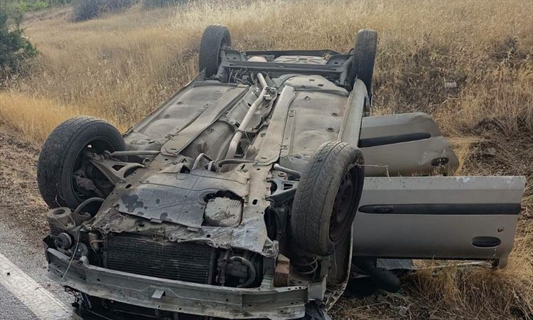 Gündemden Son Bilgiler: Yeşilova'da Otomobil Şarampole Devrildi: 4 Yaralı - Haberleri
