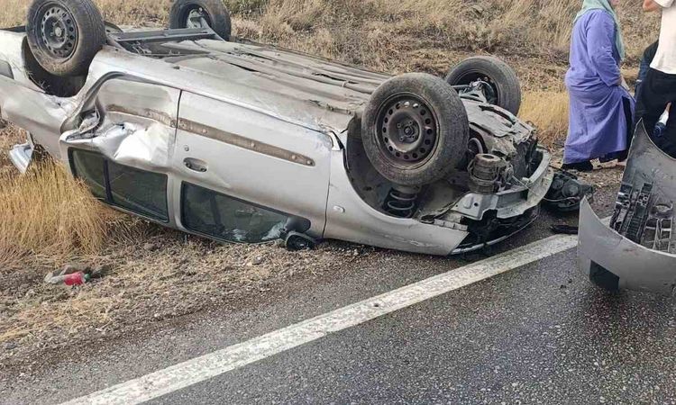 Son Gelişme: Yeşilova'da Takla Atan Otomobilde 4 Yaralı - Son Dakika Haberleri