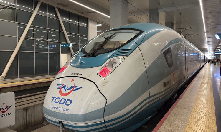 Sıcak Gündem: YHT ve tren biletlerine yeni zam: Ankara-İstanbul 990 TL oldu - Son Dakika: Gelişmeler Takip Edi