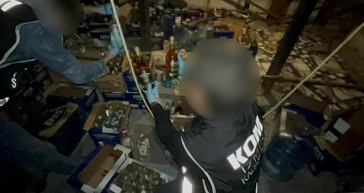Gündemden Son Bilgiler: Yılbaşı öncesi sahte ve kaçak içki operasyonu: 3 tutuklama - Son Dakika Haberleri - So