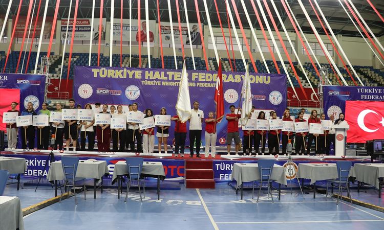 Stars Clubs Turkish Weightlifting Championship continues in Sakarya - News