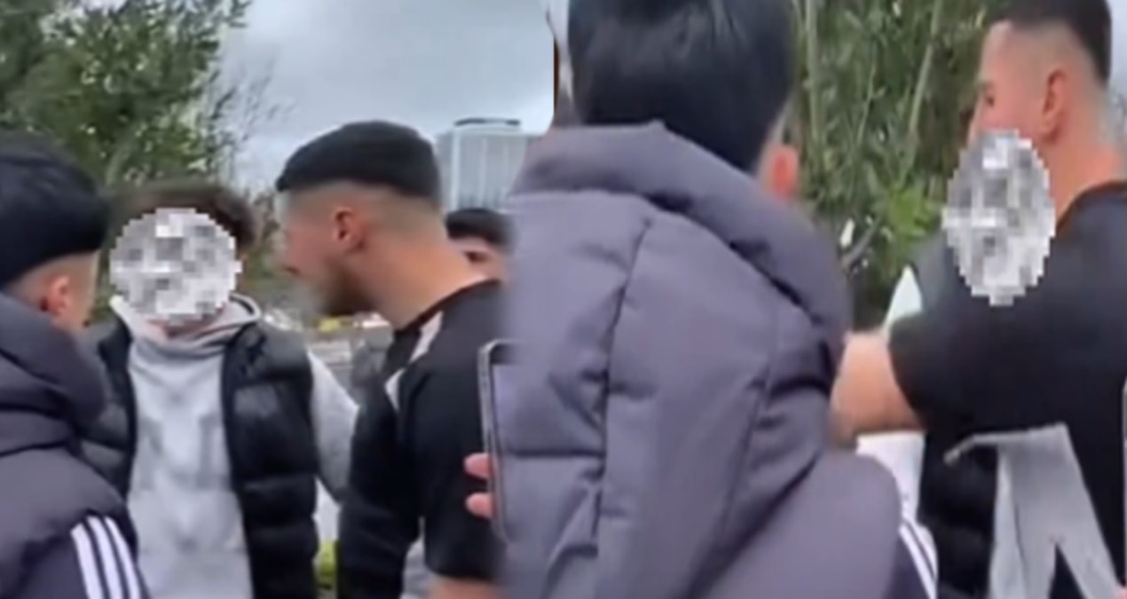 Kritik Açıklama: Yine aynı saç kesimi yine zorbalık: "Ben senin karınım öp lan şimdi elini" - En Son Haber: Ge