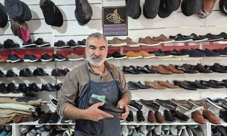 Yozgat Yerköy'de kunduracı Ali Şahin, 1993'ten beri el işçiliği ayakkabı üretiyor ve Merak Edilenler