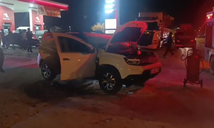 Ayrıntılar Netleşti: Yüksekova'da Araçta Gaz Sızıntısı Yangını: Aile Son Anda Kurtuldu - Son Dakika ve Merak E