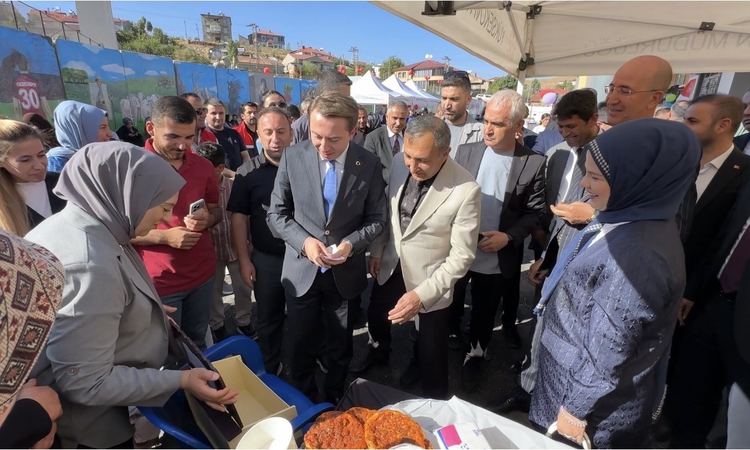 Yüksekova’da kadın kursiyerlerin el emekleri sergilendi: Gelişmeler Takip Ediliyor