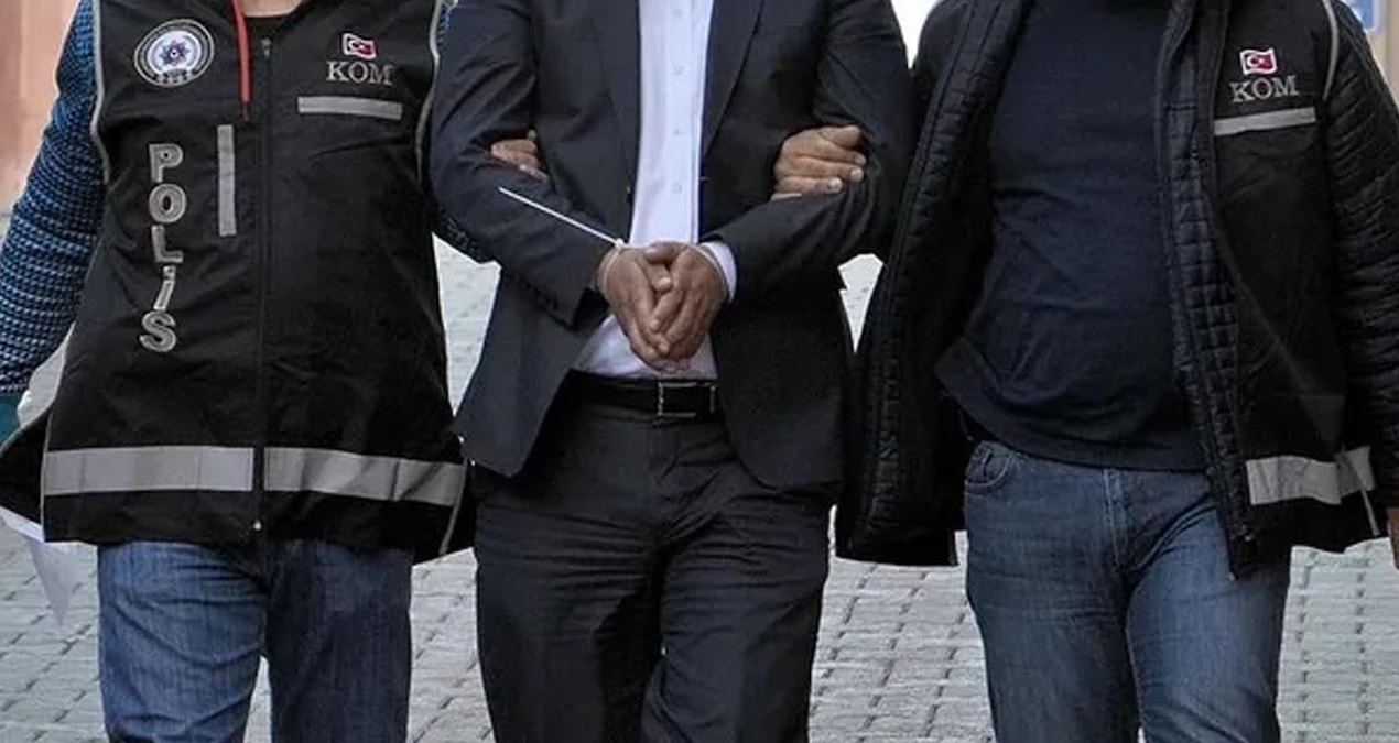 Yurt dışına kaçmak isteyen 3 FETÖ'cü yakalandı - Son Dakika Haberleri ve Merak Edilenler