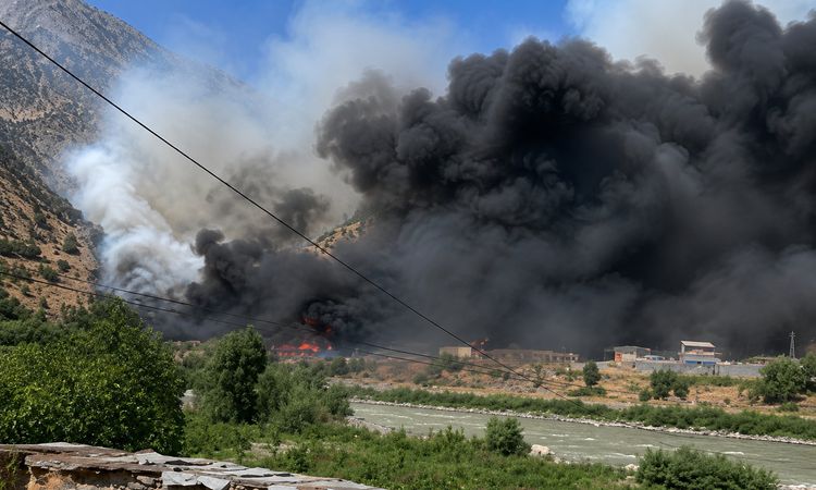 Gündemden Son Bilgiler: Zap Jandarma Karakolu'nda Hurdalık Yangını - Son Dakika