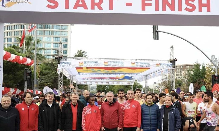 Zeytinburnu Cumhuriyet Koşusu'nda Ali Kaya ve Emebet Ejigu Bizuneh birinci oldu ve Merak Edilenler