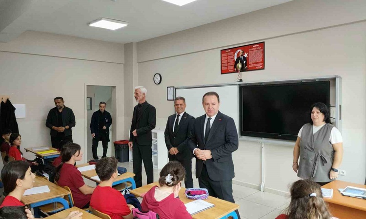 Zonguldak İl Milli Eğitim Müdürü Keskin, Gazi Ortaokulunda bayrak törenine katıldı - Son Dakika Bilgileri