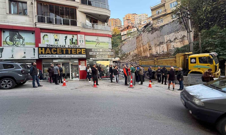 Zonguldak'ta bina çökmesinde kepçe operatörü dahil 3 şüpheli yakalanarak gözaltına sevk edildi