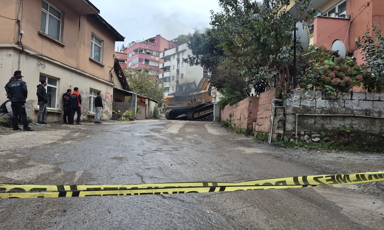 Zonguldak'ta çökme riskli 4 katlı apartmanın yıkımına başlandı, 14 daire boşaltıldı | İşte Tüm Ayrıntılar